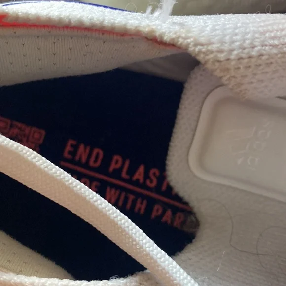 NWOT Adidas boost size 10 - Picture 4 of 5